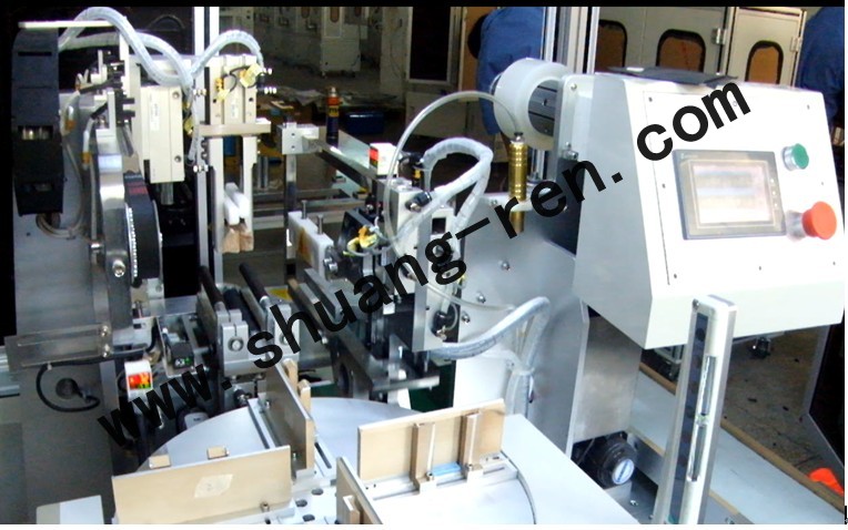 軟包電(dian)池自動貼膜(mo)機